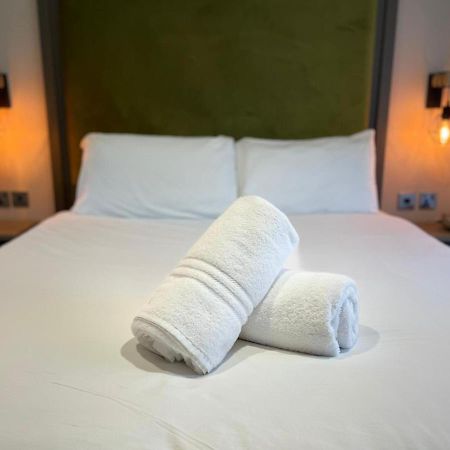 Gleneagles Lodge With Hot Tub يورك المظهر الخارجي الصورة