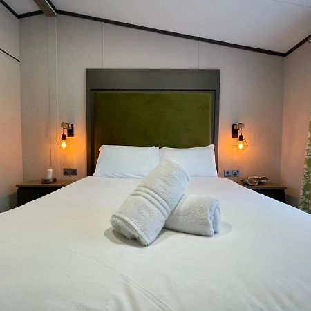 Gleneagles Lodge With Hot Tub يورك المظهر الخارجي الصورة