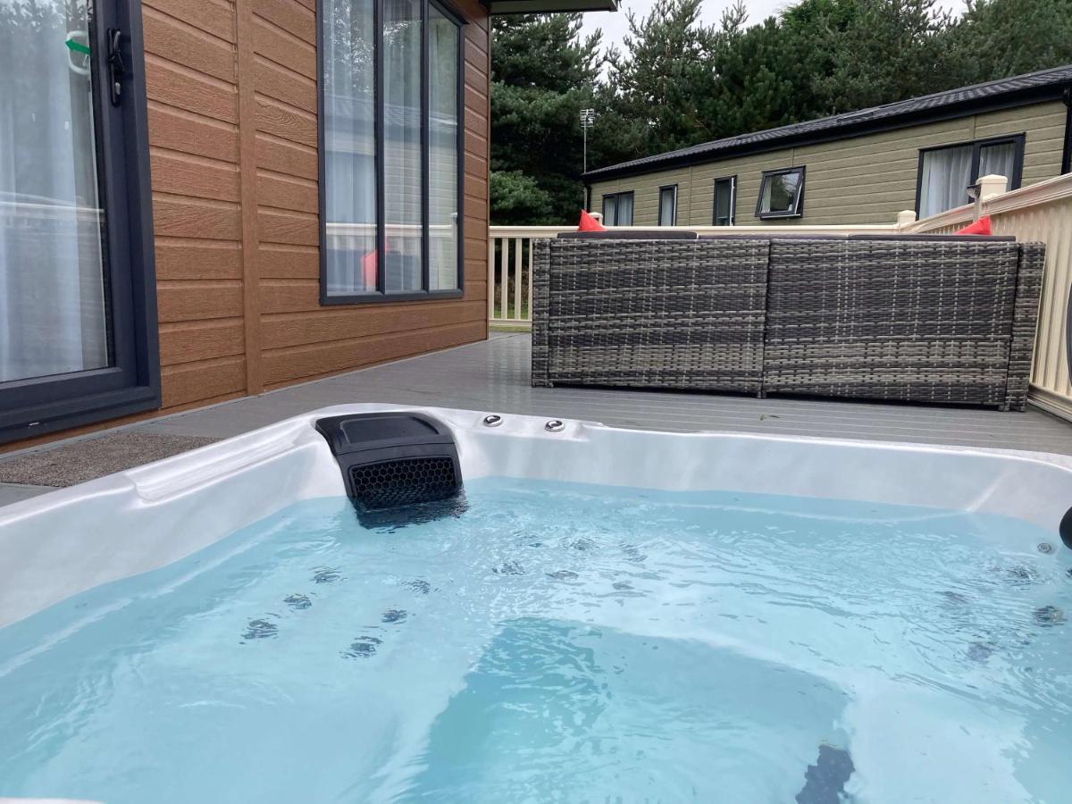 Gleneagles Lodge With Hot Tub يورك المظهر الخارجي الصورة
